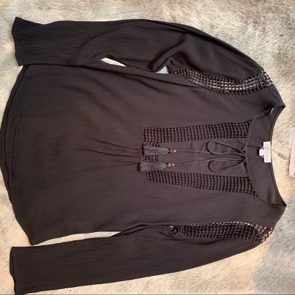 Black blouse with crochet bodice - Picture 3 of 3